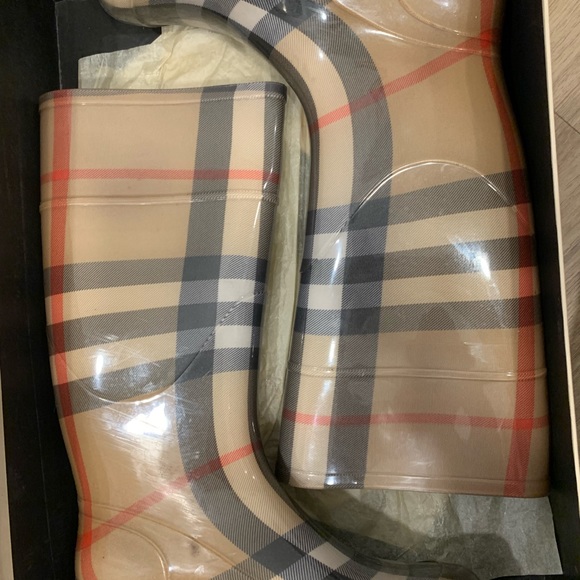 LIGHTLY USED BURBERRY RAINBOOTS - Picture 2 of 4